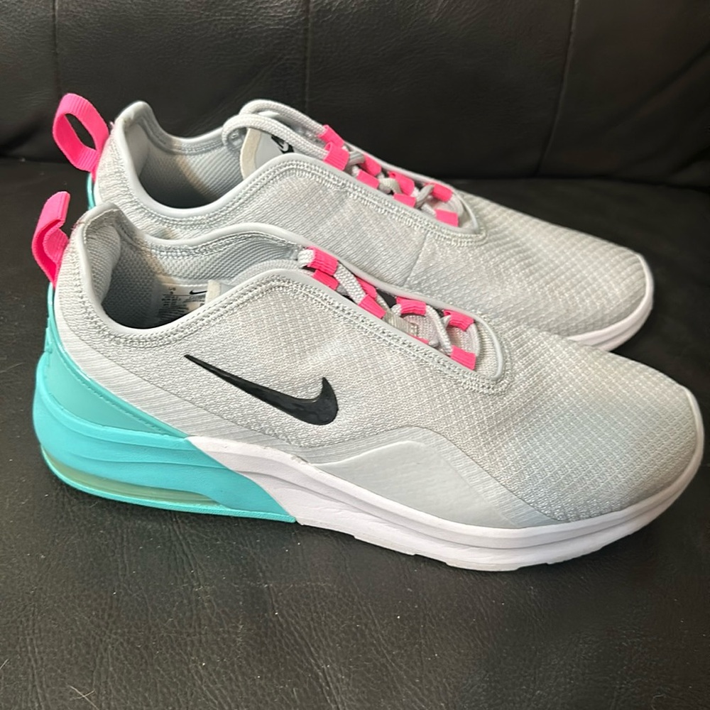 Nike Women’s Air Max Motion South Beach Size 9